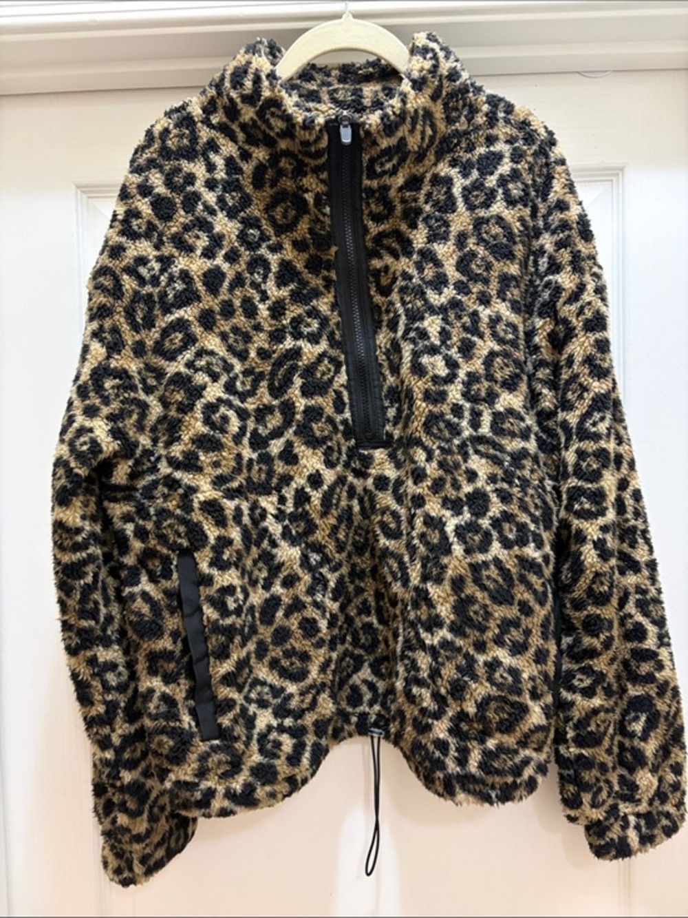 Leopard Print Sherpa Pullover - Black & Tan